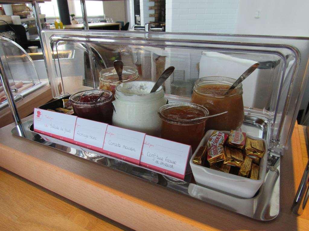 Brit Hotel Au Pays De Vitre 埃特雷勒 餐厅 照片